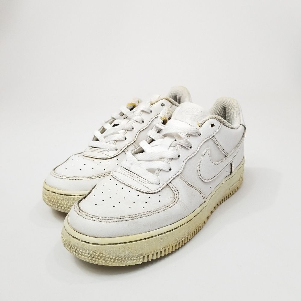 NIKE AIR FORCE 1 "AF1" LOW '07 Triple White Sneakers. Size 7Y Women's Size 8.5
